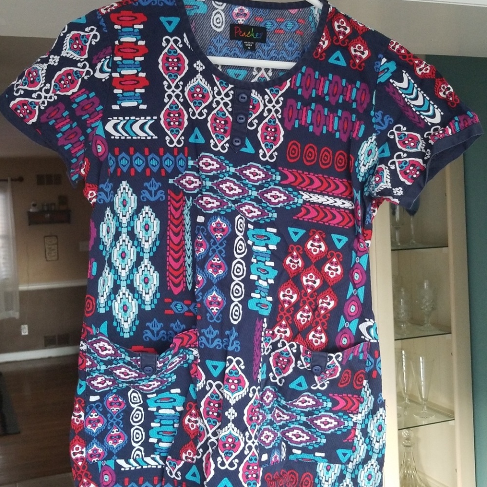 Small peaches scrub top